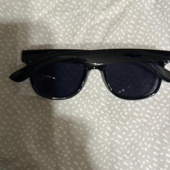 Trendy Black Sunglasses Set - Picture 5 of 12